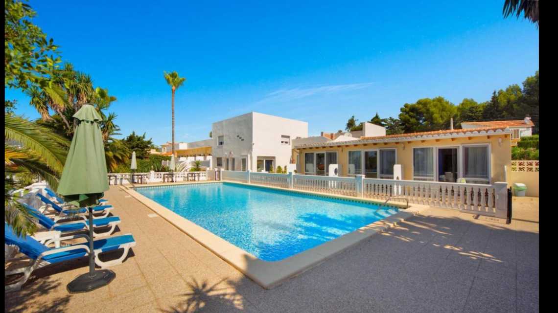 Comercial de Moquetas Y Tapices cover image