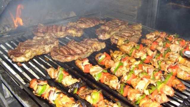 Camarero/a y Ayudante/a de Cocina