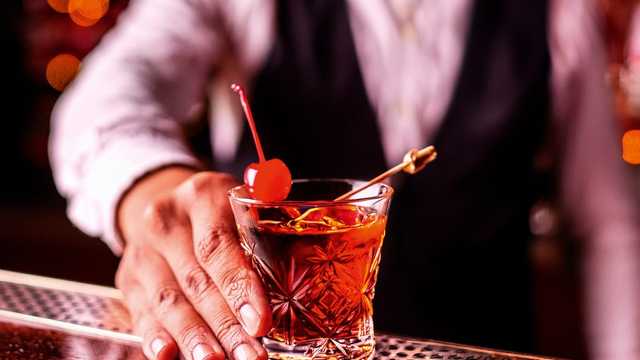 Barman para restaurante y terraza en Alella