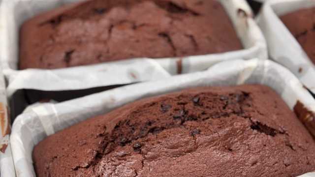 Dependiente/a de panadería con café