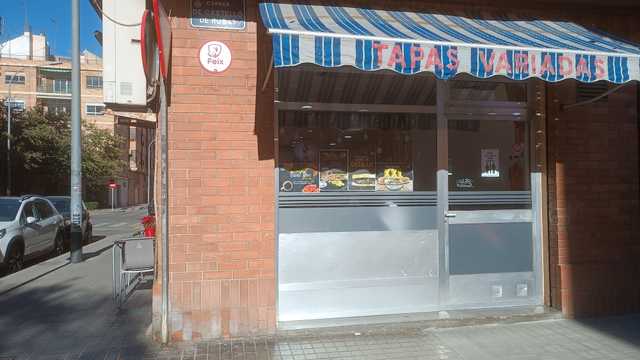 Camarero/a de Barra y Ayudante de Cocina