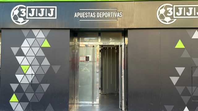 Camarero de salón de juegos