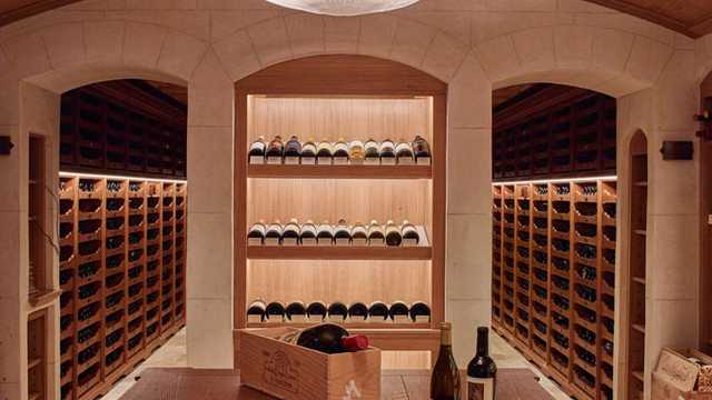 Sommelier
