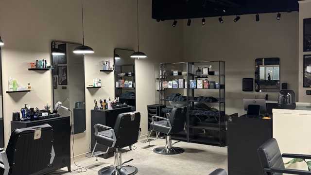 Barber / Hairdresser