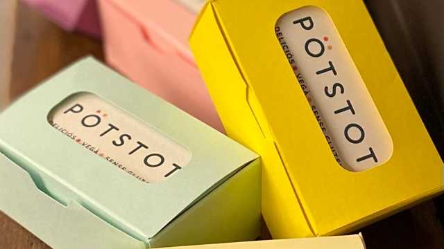 Ayudante de camarero/a Camarero/a