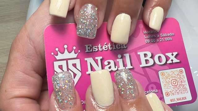 Técnico/a en Uñas Acrilicas y Gel