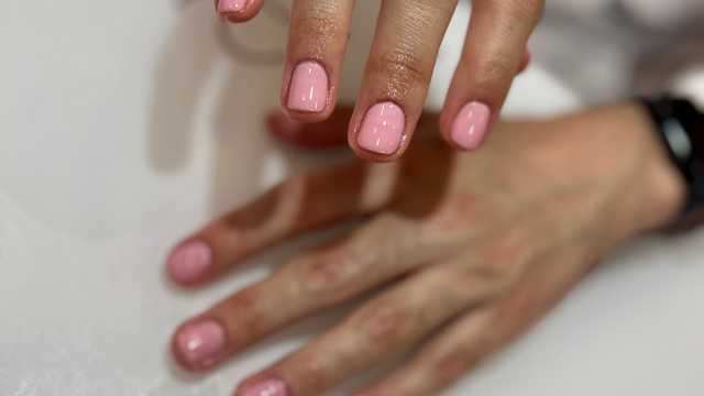 Manicurista-Pedicurista con conocimientos de depilacion con hilo