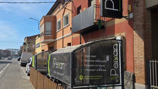 Cocinero/a, limpieza de habitaciones.