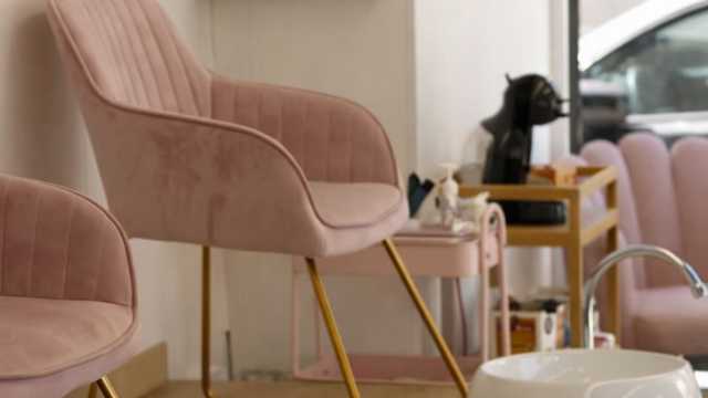 Manicurista especializada en acrílico, gel y pedicura
