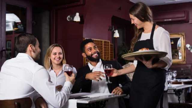 *CAMARERO/A DE SALA- 1600 A 1700 NETOS 40H SEM*