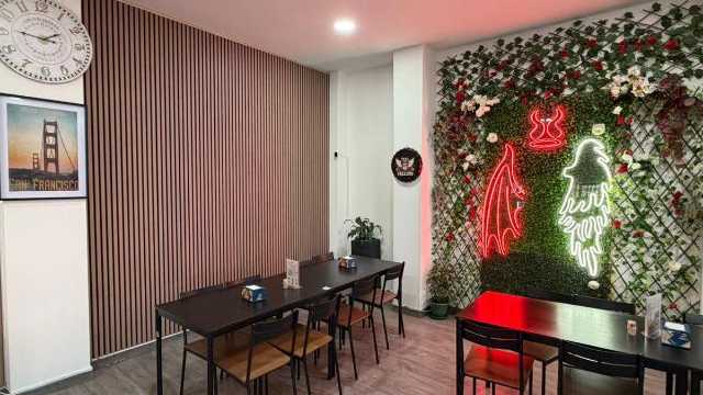 Camarero/a y Ayudante/a de Cocina