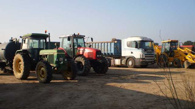 Operador de Maquinària d’Obra (Retro, Giratòria, Pitufa, etc.)