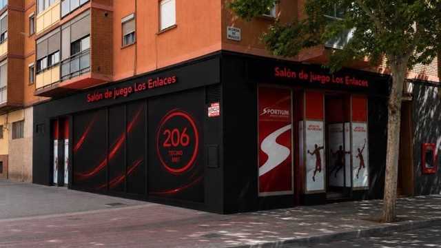 Recepcionista/ control de acceso, salón de juegos