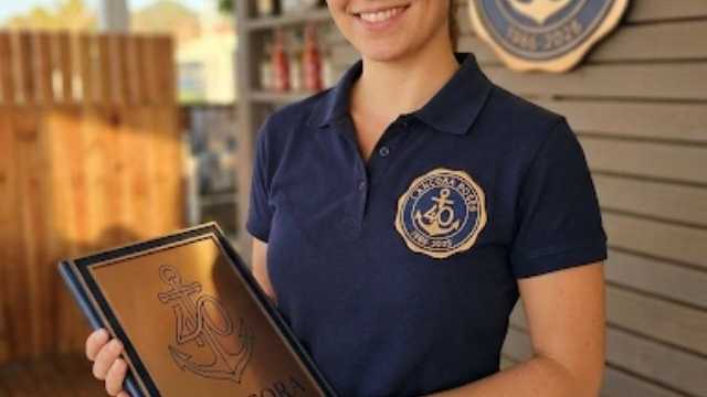 Camarero Sala y barra