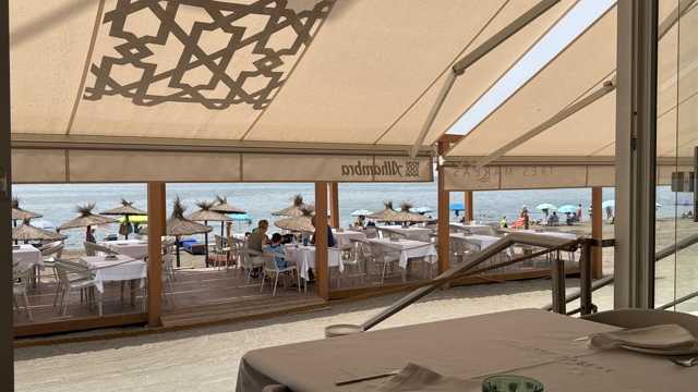 Camarero de sala en Tres Mareas en el rincon