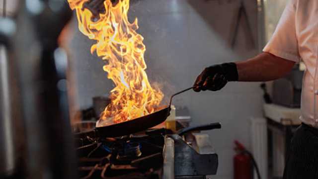 COCINERO/A CON EXPERIENCIA EN ARROCES, PESCADOS SALVAJES Y CARNES