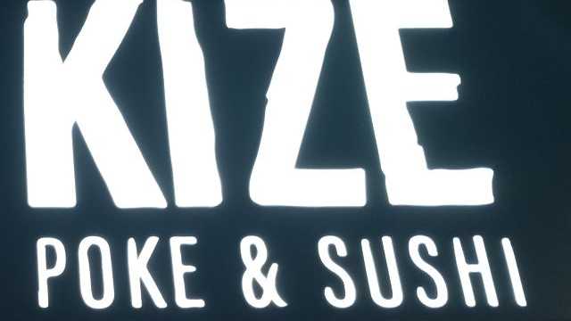 Cajero/a y ayudante de cocina