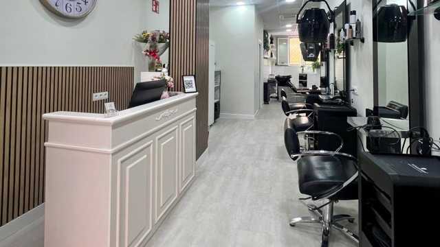 Oficial de Peluquería