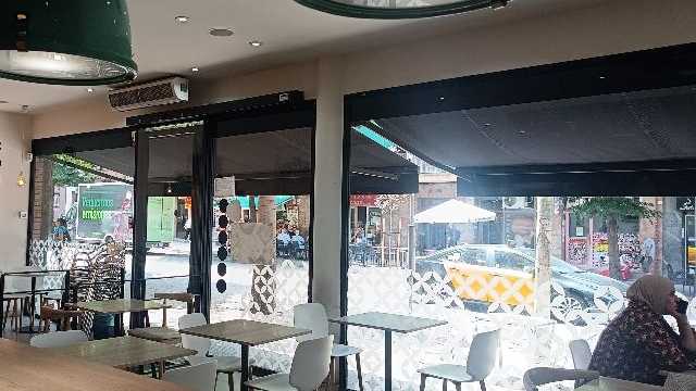 Dependienta de cafetería y panadería