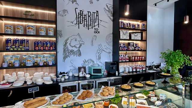 Dependienta/ayudante de cocina. Comida Gourmet para llevar.