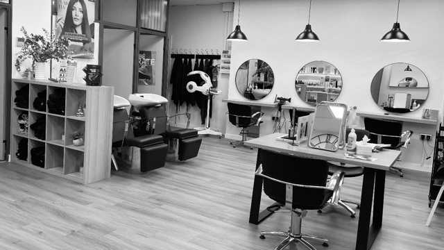 Oficial de Peluquería