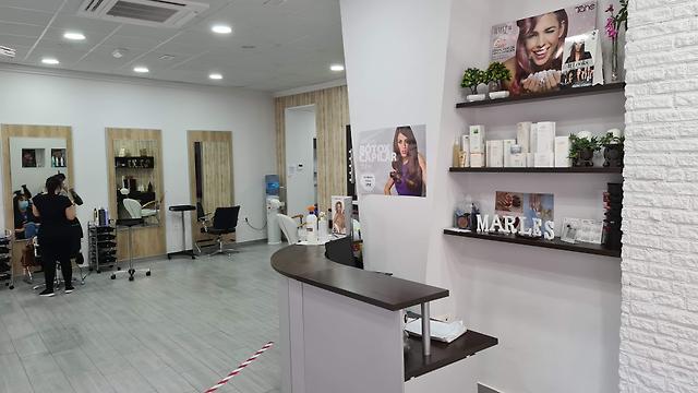 Oficial de Peluquería