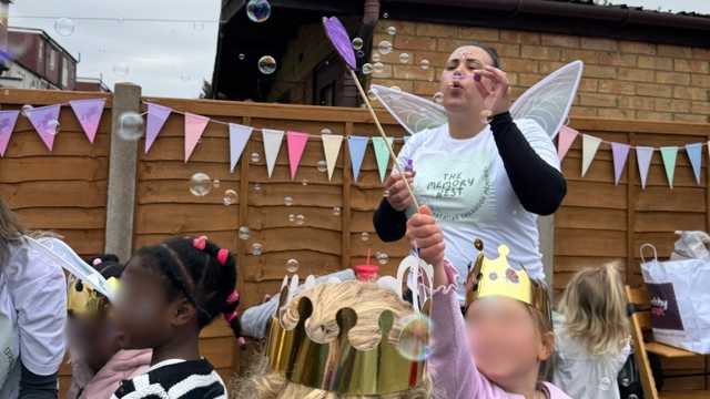 Childrens party entertainer