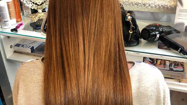 Oficial de Peluquera y Esteticista