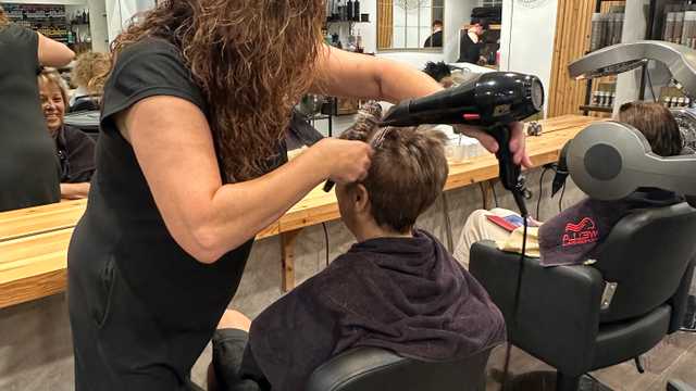 Oficial de Peluquería