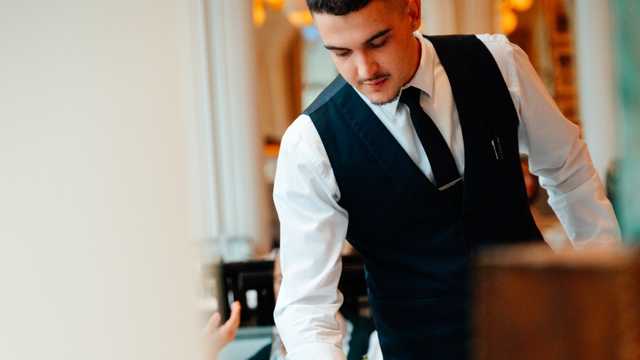 Head Waiter / Waitress