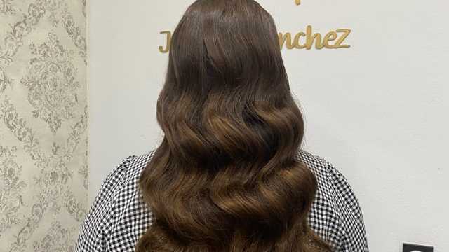Oficial de Peluquería