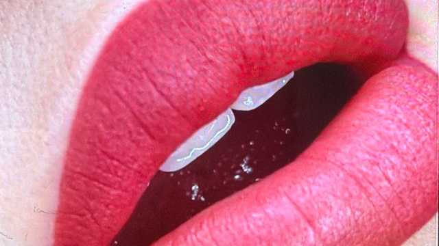 MODELO MICROPIGMENTACION LABIOS