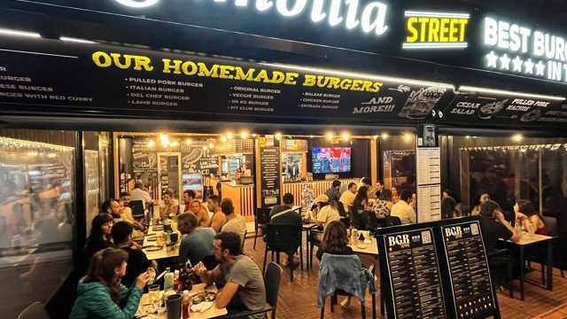 Cocinero/a y Ayudante/a de Cocina