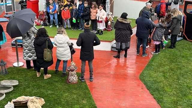 Se busca paje para centro comerciales