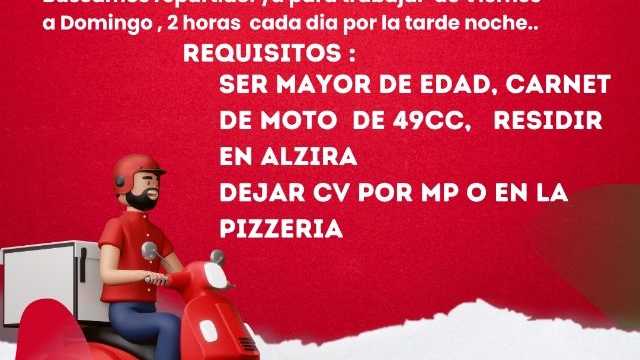 Repartidor/a de pizzas en moto.