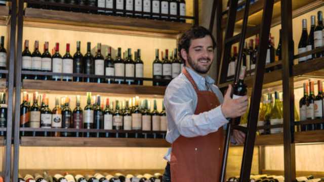 DEPENDIENTE/A PARA TIENDA DE VINOS Y QUESOS
