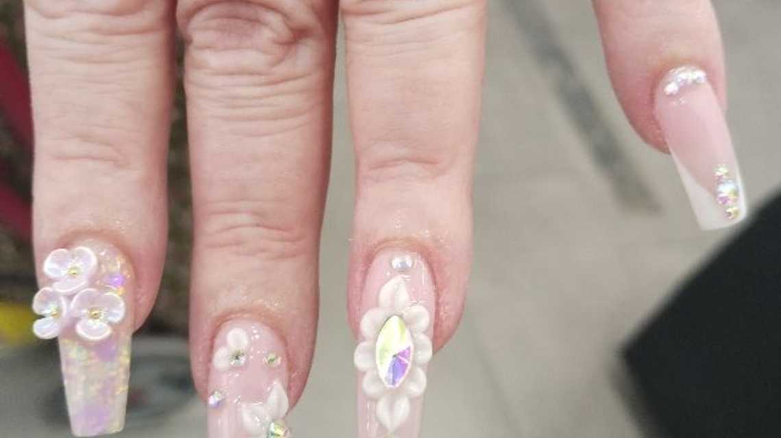 Latín Nails Lérida  cover image