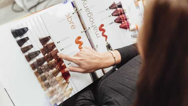 Oficial de Peluquería