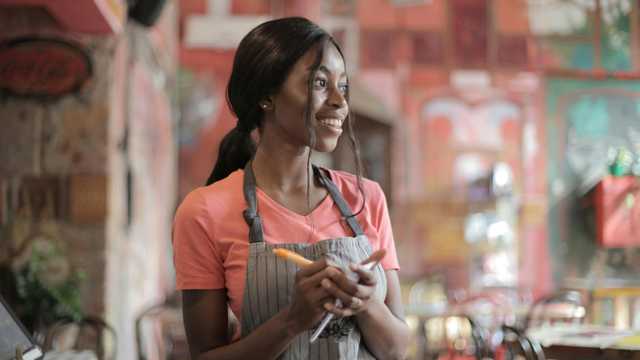 ¡Estamos buscando camareros/as de SALA y BARRA!  Dimámica grupal 🙌