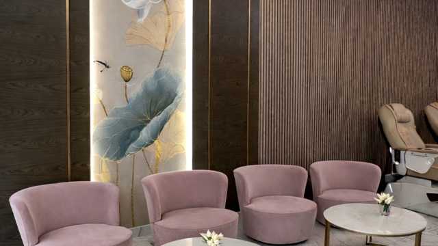 Salon receptionist