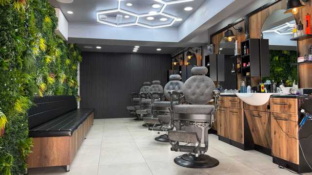 Barber / Hairdresser