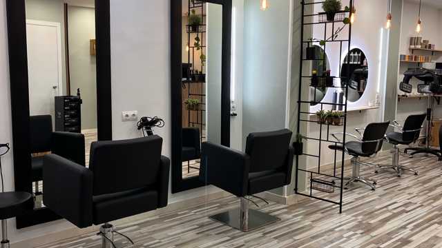 Oficial de Peluquería