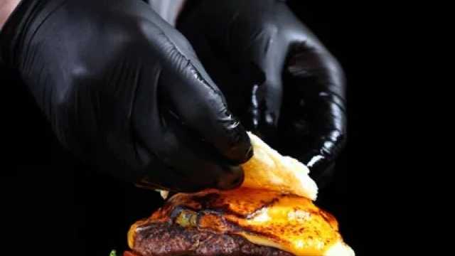 Cocinero/a y Ayudante/a de Cocina