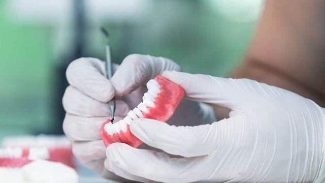 Protesico dental para Clínica Dental