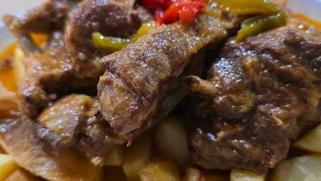 Cocinero/a y ayudante de cocina