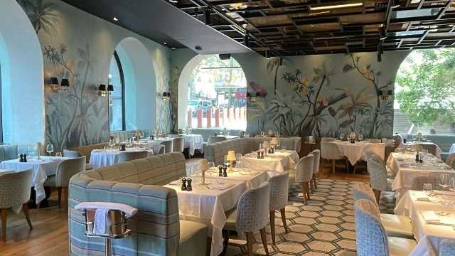 Commis Waiter/barback Full time