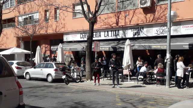 Camarero/a y Ayudante/a de Cocina