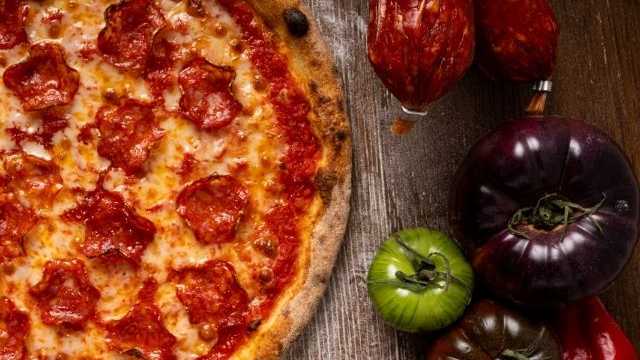 Female counter staff needed For Pizzeria