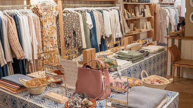 Dependienta & Asesora de moda / Sales assistant