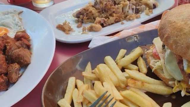 📣 SE BUSCA CAMARERA / CAMARERO